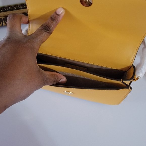 NWT Micheal kors Jet Set Flap crossbody